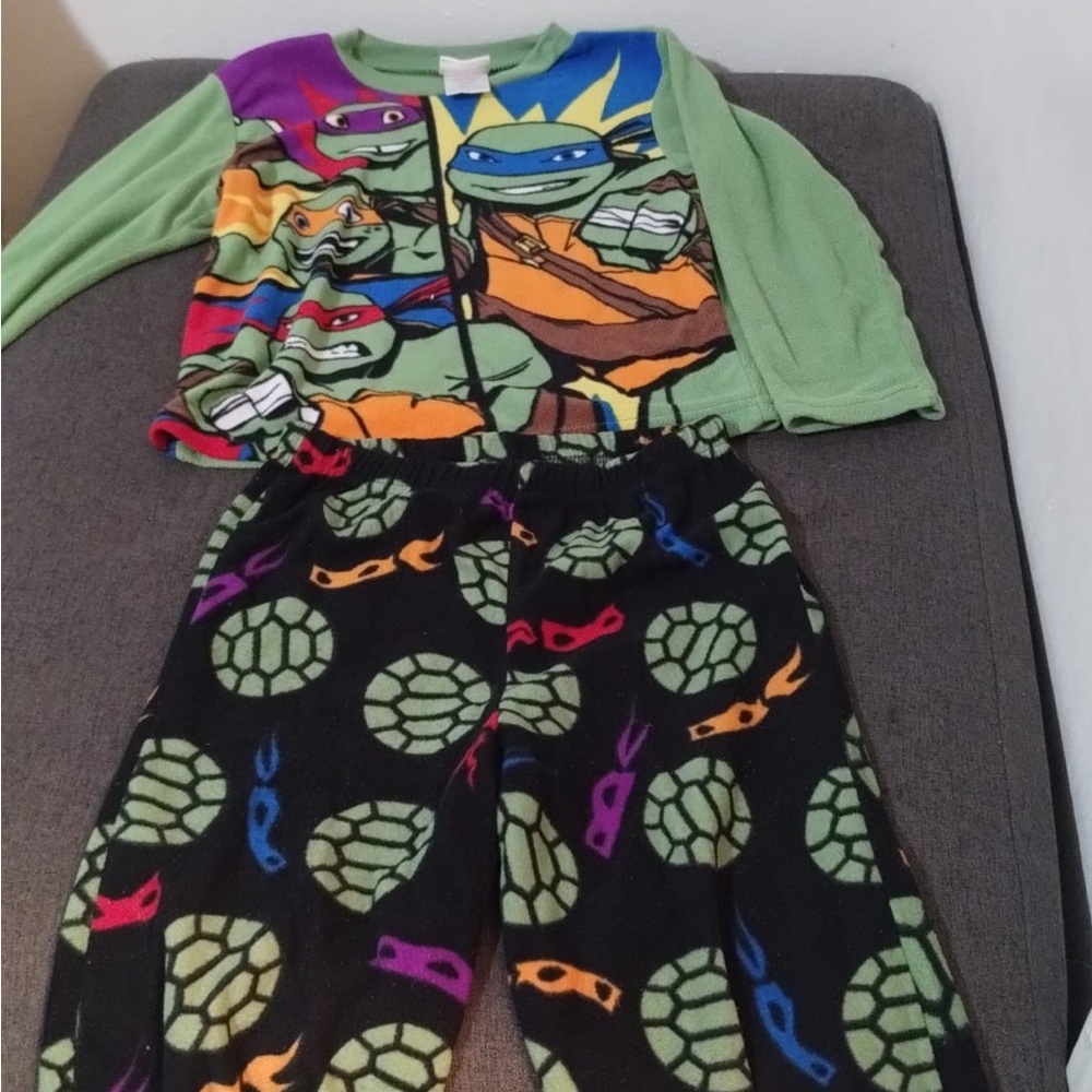 Nickelodeon brand boys 
Teenage Mutant Ninja Turtles 2 Piece Pajama